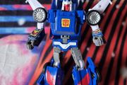 Transformers WFC Kingdom Tracks. Deluxe class Action Figure