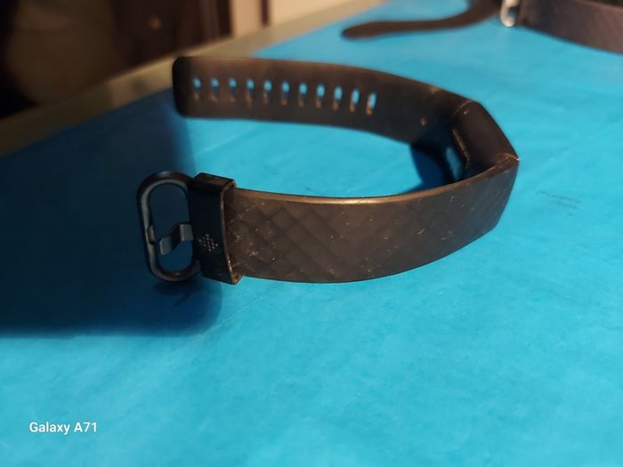 FITBIT in like new condition, no charger, can't test