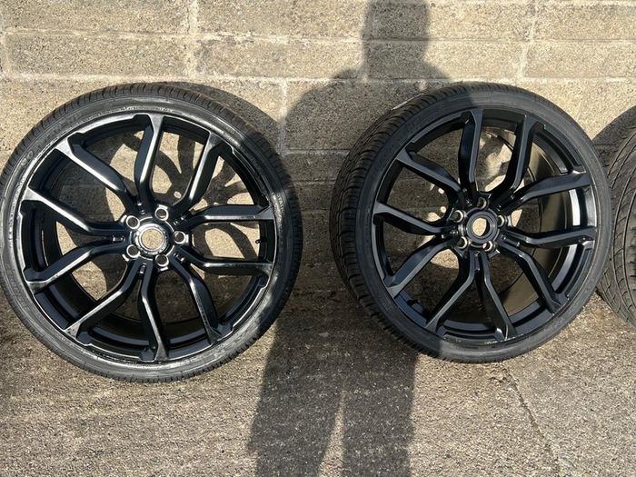 2018 Range Rover sport 22 inch alloys