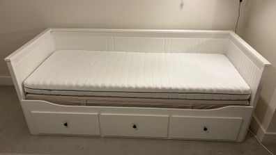 Ikea Hemnes Day bed (1x spring, 1x foam mattres)