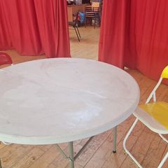 Tables/Chairs