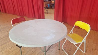 Tables/Chairs
