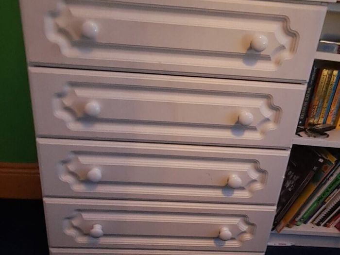 Chest of drawers