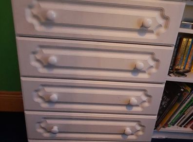 Chest of drawers