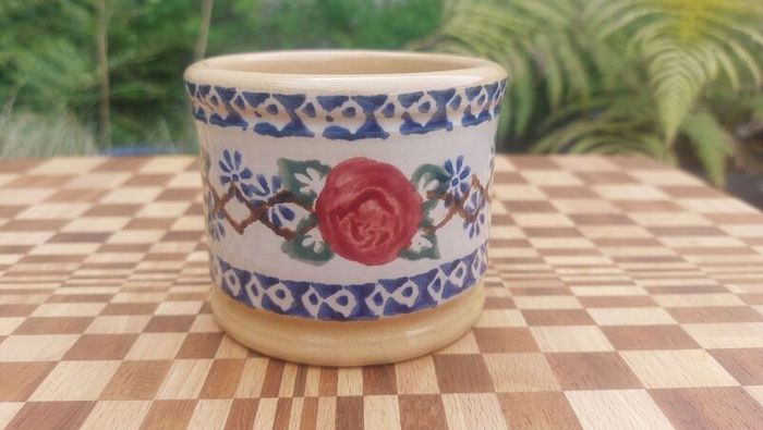 Beautiful Nicholas Mosse Small Straight-Sided Circular Pot/Bowl in the Popular but Discontinued "Kilfane Rose" Pattern, Circa 1996-2004