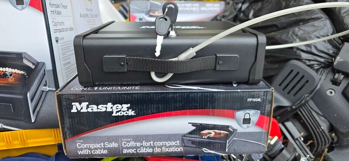 Master Lock Small Travel Key Safe  PP1KML