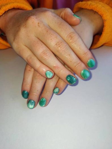 nails