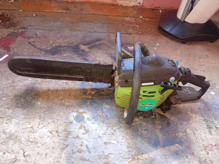 Petrol chainsaw
