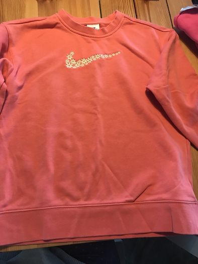 Nike crewneck sweatshirts  size medium 137cm-146cm