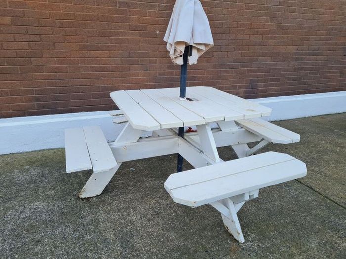 Picnic bench