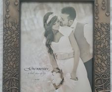 Genesis Mr& Mrs Frame