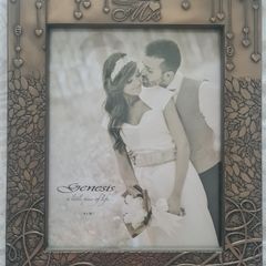 Genesis Mr& Mrs Frame