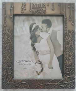 Genesis Mr& Mrs Frame