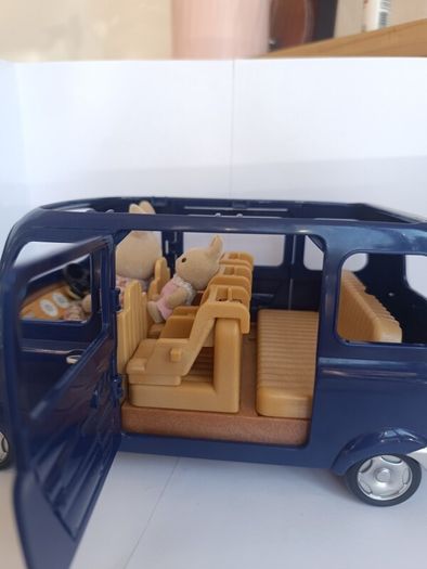 Sylvania families seven seater car