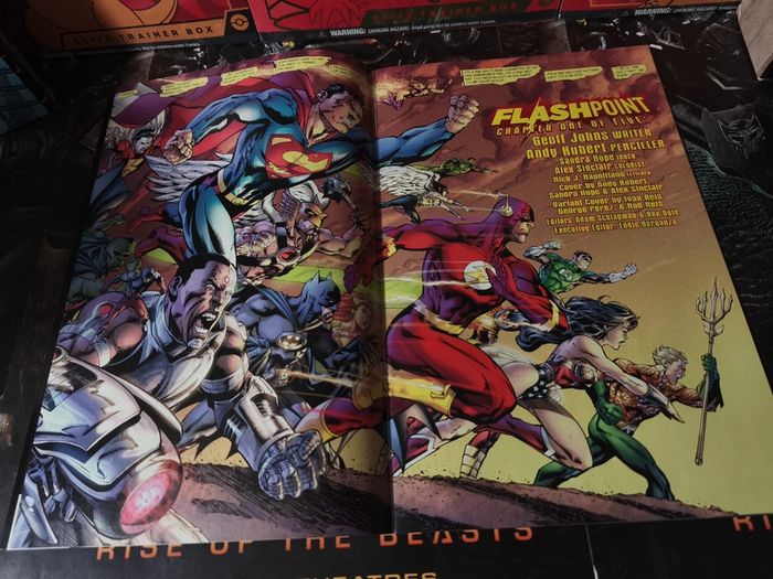 Flashpoint ! Issue #1 ! 1st Full App of Batman (Thomas Wayne) ! 1st App of Element Woman ! 1st App of Outsider (Michael Desai) ! 2011 ! by DC Comics !