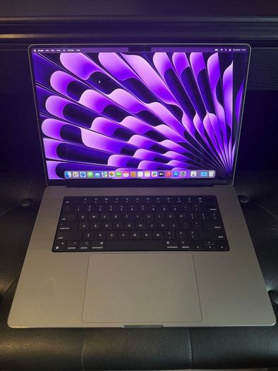MacBook Pro 16 M1 Pro 2022 32gb/1tbssd/345c
