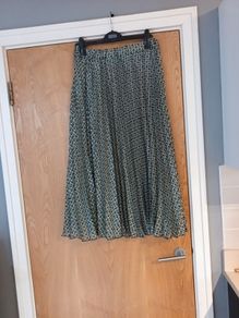 Skirt - Pleated.  Size 14