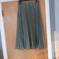 Skirt - Pleated.  Size 14