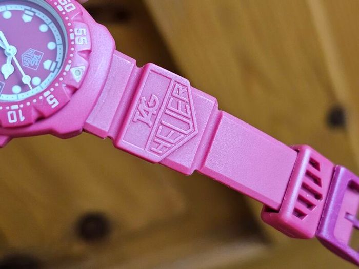 Vintage Swiss Made 1990s Tag Heuer Formula 1 Dark Pink Plastic Lady's Swiss Watch Quartz