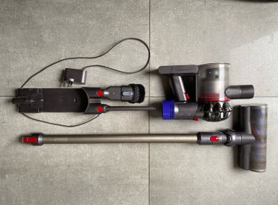 Dyson v8