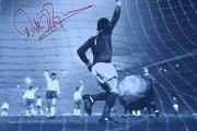 Willie Morgan autograph