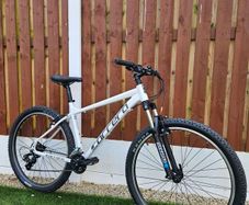 Carrera Valour 27.5 Mountain Bike L Frame Like New