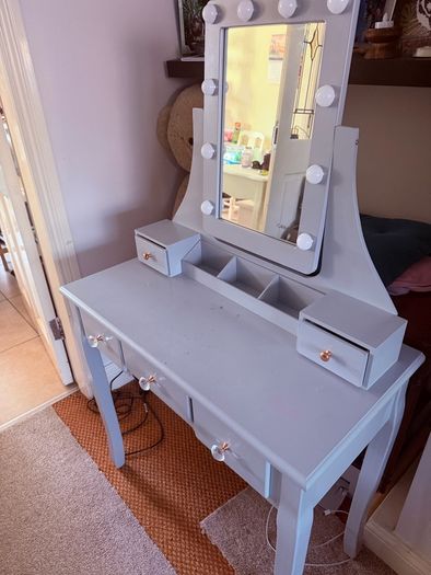 vanity table