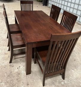 Kitchen table (1.7m x 0.9m) with 6 chairs
