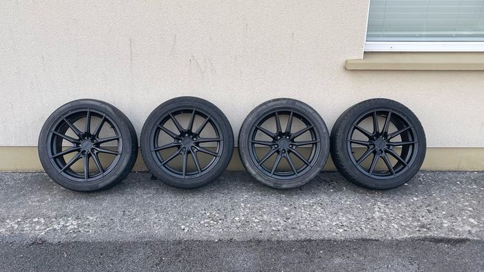 18 inch Arceo Monaco black alloys with new tires and rings for Volvo