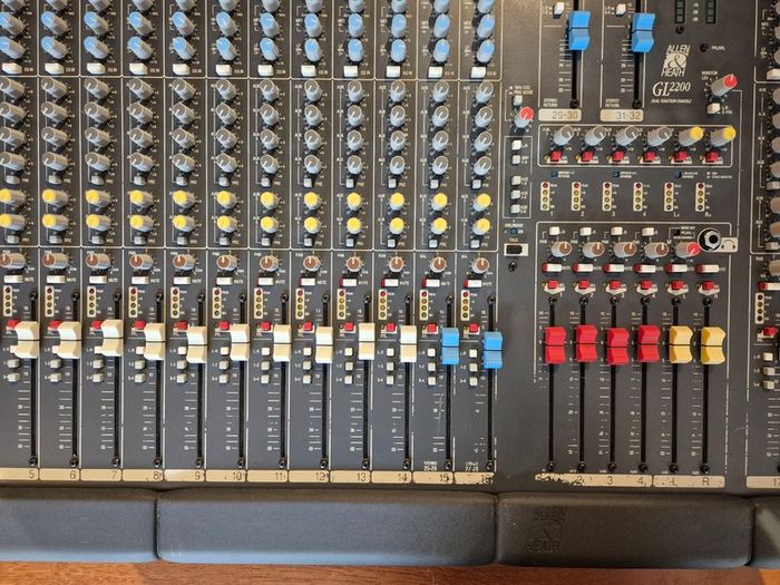 Allen & Heath GL2200 24-Channel Mixer in Flight Case