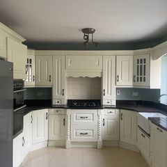 Kitchen units, work top and Belfast sink