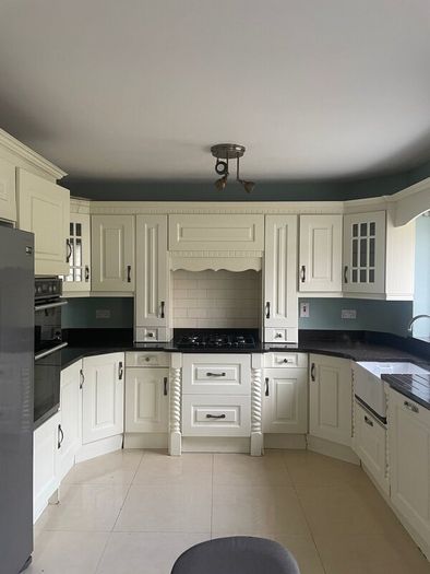 Kitchen units, work top and Belfast sink
