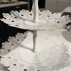 Tea cake stand