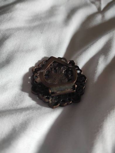 Scarf holder / brooch