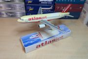 AtlasJet 1:200 scale model airplane, Airbus A320 aircraft