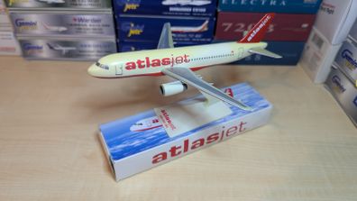 AtlasJet 1:200 scale model airplane, Airbus A320 aircraft
