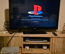Playstation 1, 2 Controllers & 2 Memory Card. Tested & Working