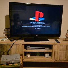 Playstation 1, 2 Controllers & 2 Memory Card. Tested & Working
