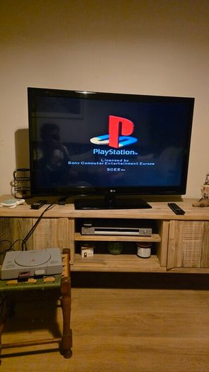 Playstation 1, 2 Controllers & 2 Memory Card. Tested & Working