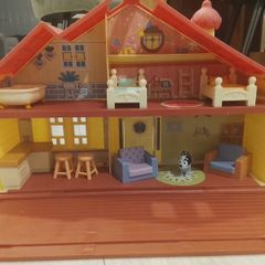 Bluey house and accessories
