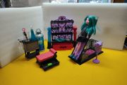 Monster High Doll design chamber colour me
