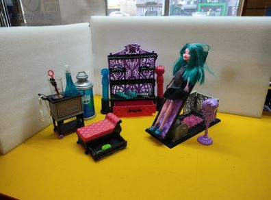 Monster High Doll design chamber colour me