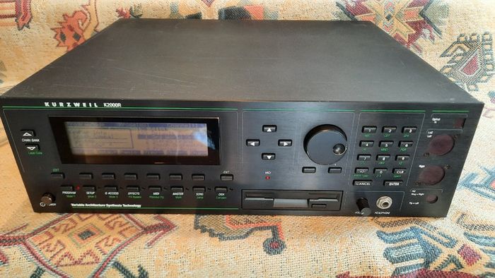 Kurzweil K2000R VAST Synthesizer