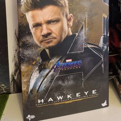 hot toys hawkeye end game complete not spider man or batman