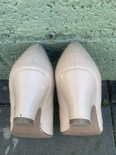 Ladies court shoes. Size 6D wide fitting