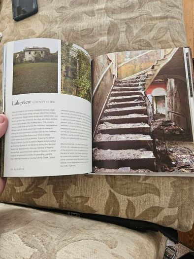 The Irish Aesthete Ruins Of Ireland. By Robert O' Byrne. First Edition Large Volume Hardback With Dustjacket In Good Condition.  See Photos For Same.