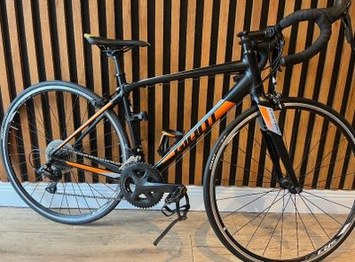 Giant Contend SL 2 Road Bike Excellent Condition