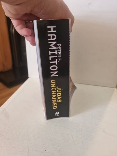 Peter F. Hamilton  Judas Unchained