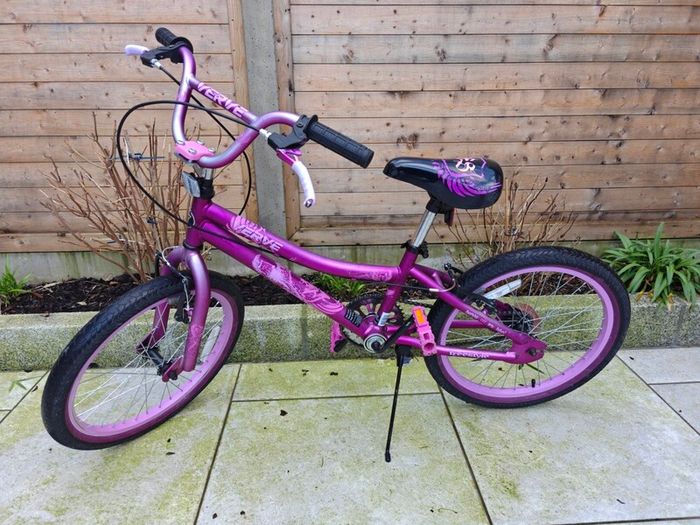 Girls Bike: 20 Inch for 6 to 10 years