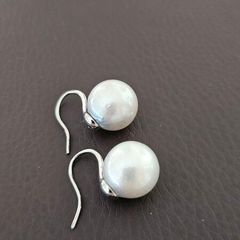Salt water natural pearl earrings